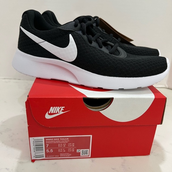 Nike Classic Black and White Running Shoes - Picture 5 of 8